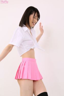 男生强行扒了女生的衣服